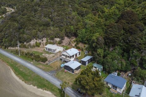 Photo of property in 25 Riverside Road, Taieri Mouth, 9091