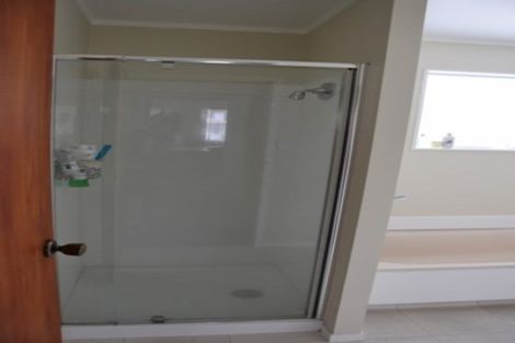 Photo of property in 68 Kohekohe Street, New Lynn, Auckland, 0600