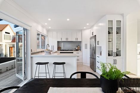 Photo of property in 131 Churchill Road, Rothesay Bay, Auckland, 0630