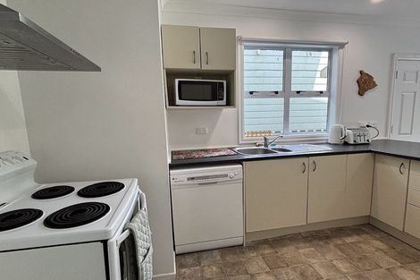 Photo of property in 121 Kelburn Parade, Kelburn, Wellington, 6012