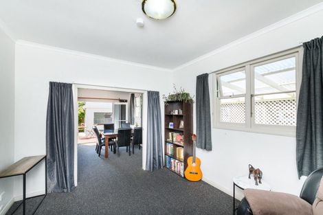 Photo of property in 5 Rangitira Avenue, Palmerston North, 4414