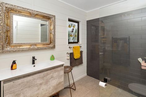 Photo of property in 23 St James Avenue, Helensville, 0800