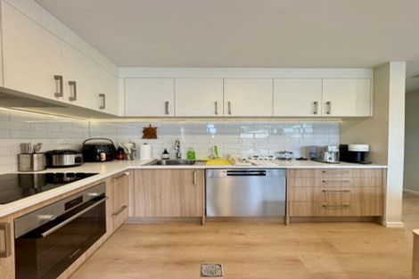 Photo of property in 27a Ennis Avenue, Pakuranga Heights, Auckland, 2010