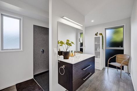Photo of property in 184b Seaview Road, Westown, New Plymouth, 4310