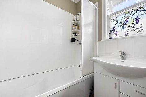 Photo of property in 30 Dellwood Avenue, Henderson, Auckland, 0612