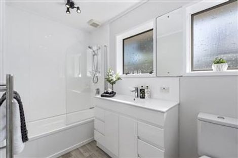 Photo of property in 2/20 Flavia Close, Torbay, Auckland, 0630