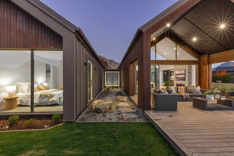 Photo of property in 8 Kerrera Lane, Jacks Point, Queenstown, 9371