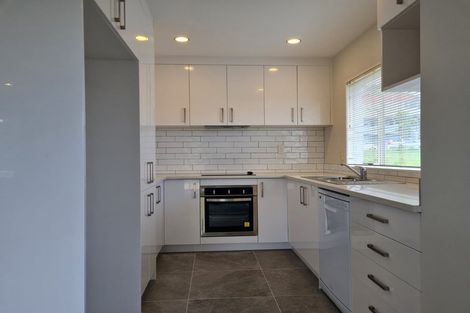Photo of property in 14 Redfern Lane, Glenfield, Auckland, 0629