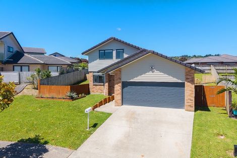 Photo of property in 79 Kirikiri Drive, Papakura, 2110