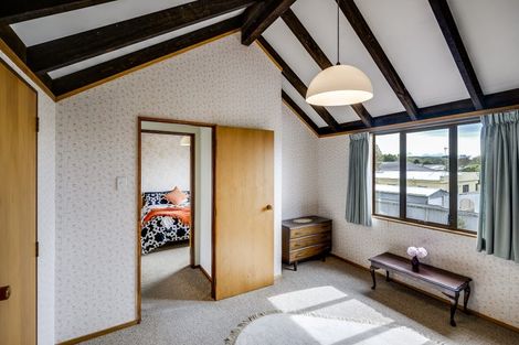 Photo of property in 2/64 Avondale Road, Taradale, Napier, 4112