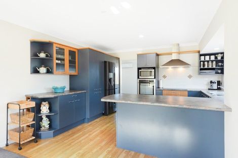 Photo of property in 6 Shearwater Rise, Paraparaumu Beach, Paraparaumu, 5032