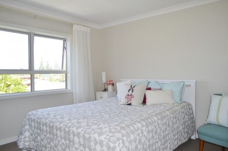 Photo of property in 26 Kensington Drive, Orewa, 0931