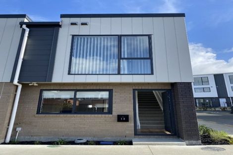 Photo of property in 2 Mikoikoi Crescent, Mangere Bridge, Auckland, 2022