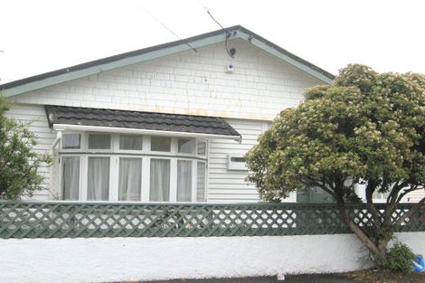 Photo of property in 100 Onepu Road, Lyall Bay, Wellington, 6022