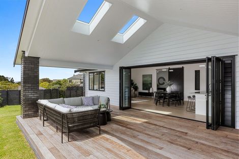 Photo of property in 4 Grovenor Drive, Orewa, 0931