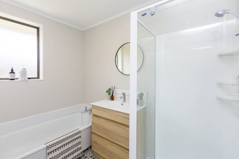 Photo of property in 21f1- Roband Crescent, Brown Owl, Upper Hutt, 5018
