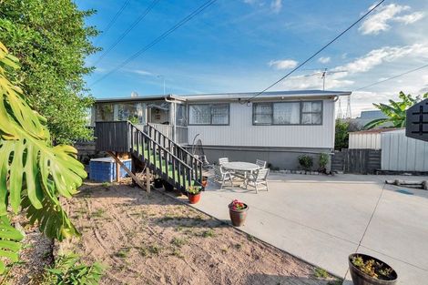 Photo of property in 33 Huruhuru Road, Massey, Auckland, 0614