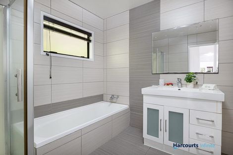 Photo of property in 2/27 Flavia Close, Torbay, Auckland, 0630