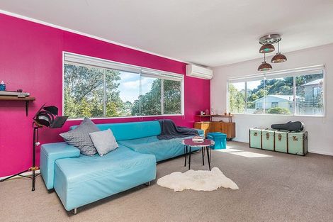 Photo of property in 33 Omega Street, Newlands, Wellington, 6037