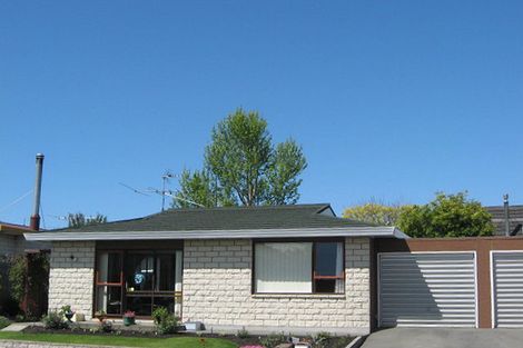 Photo of property in 2/2 James Condon Place, Redwood, Christchurch, 8051