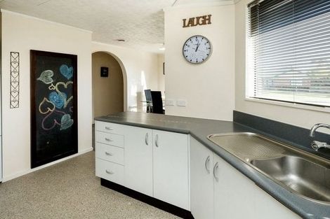 Photo of property in 96 Hillcrest Drive, Kelvin Grove, Palmerston North, 4414