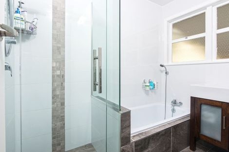 Photo of property in 6 Murray Road, Te Atatu Peninsula, Auckland, 0610