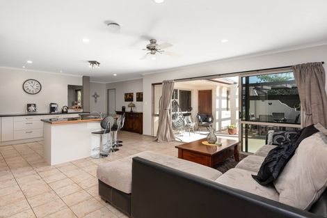 Photo of property in 10 Saint Kilda Place, Papamoa Beach, Papamoa, 3118