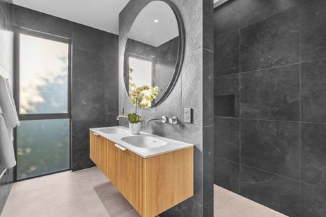 Photo of property in 8 Kerrera Lane, Jacks Point, Queenstown, 9371