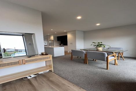 Photo of property in 3/46 Jane Maree Road, Kumeu, 0810