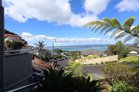 Photo of property in 8 Mariners View Road, Beach Haven, Auckland, 0626