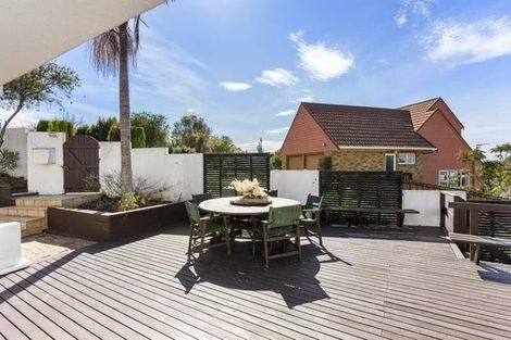 Photo of property in 22 Cairnbrae Court, Northcross, Auckland, 0632