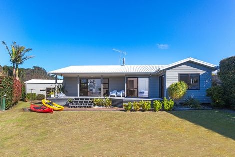 Photo of property in 59 Hahei Beach Road, Hahei, Whitianga, 3591