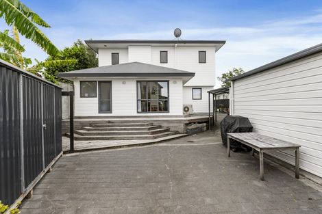 Photo of property in 12 Gloria Avenue, Te Atatu Peninsula, Auckland, 0610
