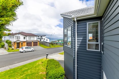 Photo of property in 75 Dress Circle, Newlands, Wellington, 6037