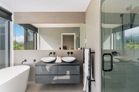 Photo of property in 8 Kokako Lane, Jacks Point, Queenstown, 9371