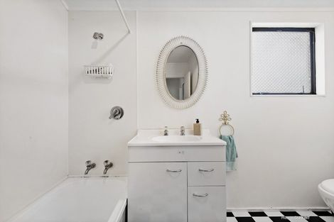 Photo of property in 11 Commons Way, Crofton Downs, Wellington, 6035