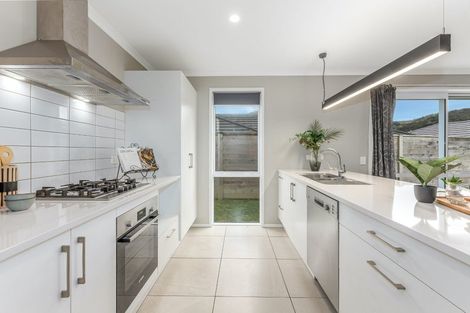 Photo of property in 33 Tradewinds Drive, Whitby, Porirua, 5024