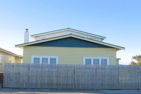 Photo of property in 28 Marine Parade, Otaki Beach, Otaki, 5512