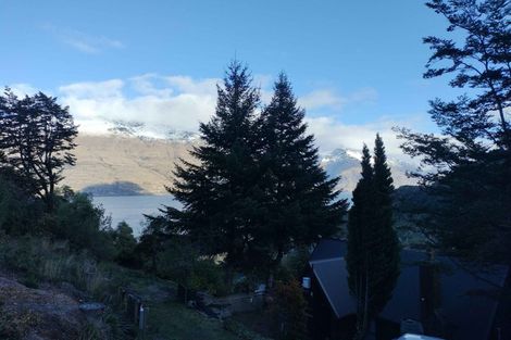 Photo of property in 26 Mackinnon Terrace, Sunshine Bay, Queenstown, 9300