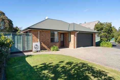 Photo of property in 27 Bowen Street, Cambridge, 3434