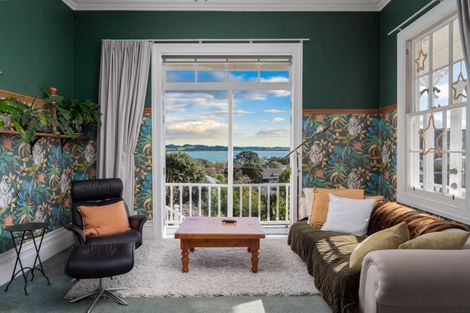 Photo of property in 9 Robertson Street, Russell, 0202