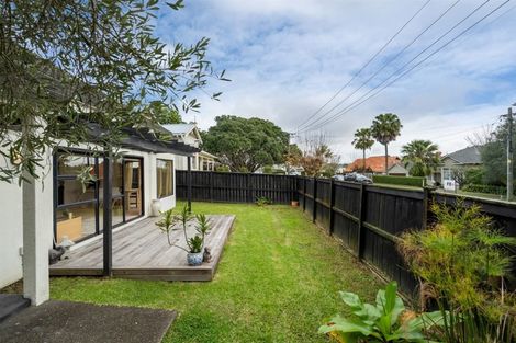 Photo of property in 1/14 Beresford Street, Bayswater, Auckland, 0622