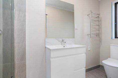 Photo of property in 10e Roberts Road, Te Atatu South, Auckland, 0610