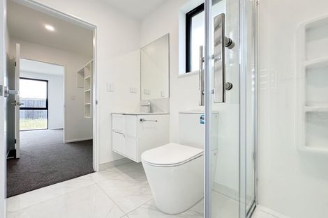 Photo of property in 33 Akoranga Place, Hornby, Christchurch, 8042
