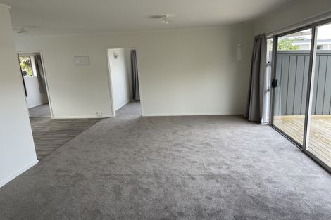 Photo of property in 24 Walton Street, Red Beach, 0932