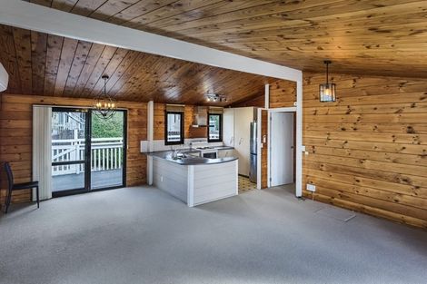 Photo of property in 8 Metric Place, Te Atatu South, Auckland, 0610