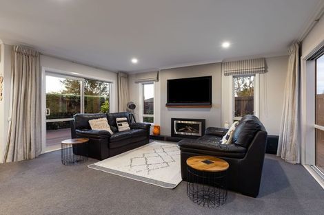 Photo of property in 3 Silicon Way, Fitzherbert, Palmerston North, 4410