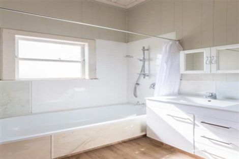 Photo of property in 21 Railway Street, Helensville, 0800