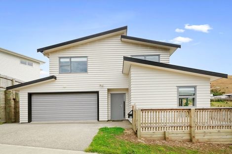 Photo of property in 127 Amesbury Drive, Churton Park, Wellington, 6037