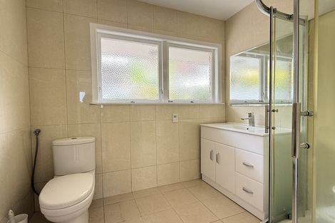 Photo of property in 1/40 Ocean View Road, Northcote, Auckland, 0627